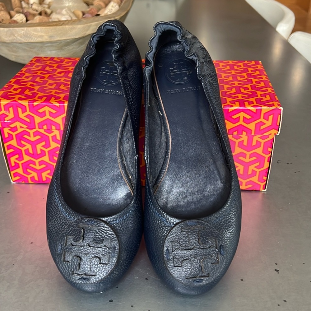Navy blue Tory Burch ballet flats, size 8